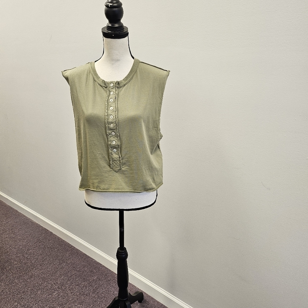 POL Casual Button Sleeveless Green Top
